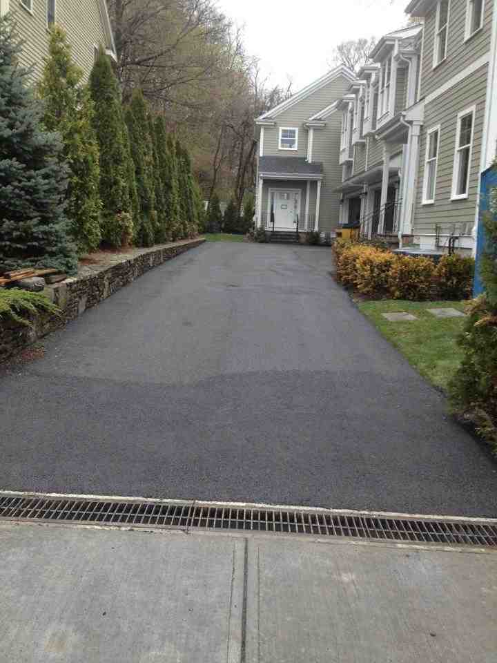 Top 5 Driveway Contractors: Best Choices for 2024