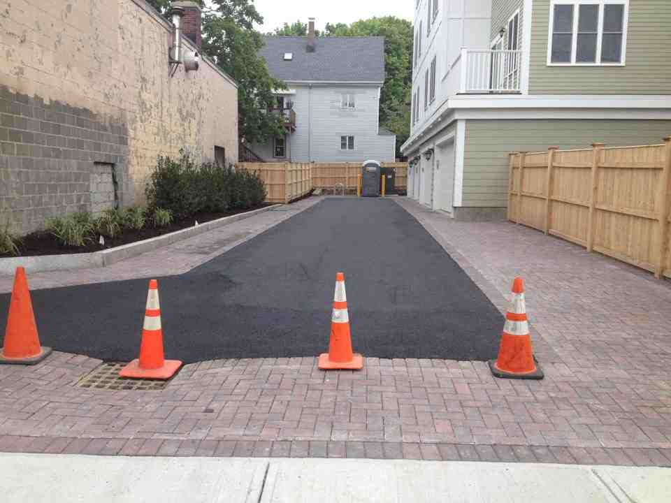 Asphalt Driveway Paving Companies: Top 7 Experts in 2024